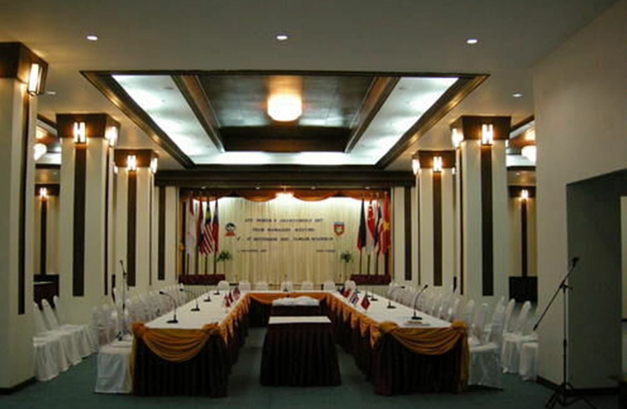 Hotel Rangoon Eksteriør billede